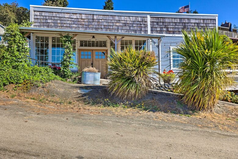 Historic Gig Harbor Waterfront Retreat with Private Beach - Gig Harbor, Washington