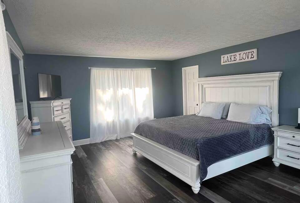 Douglas Lakefront Getaway with Mountain Views & Private Dock - Dandridge, Tennessee