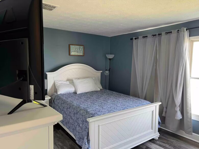 Douglas Lakefront Getaway with Mountain Views & Private Dock - Dandridge, Tennessee