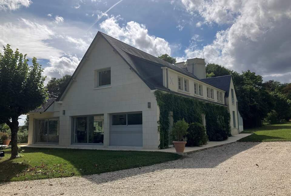 Refined Family Residence with Parkland and Pool in the Loire Valley - Loches, France