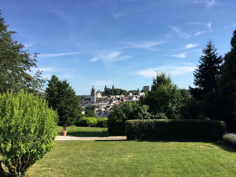 Refined Family Residence with Parkland and Pool in the Loire Valley - Loches, France