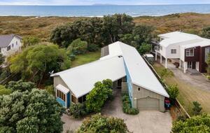 Charming Coastal Retreat in the Bay of Plenty - Bowentown, New Zealand