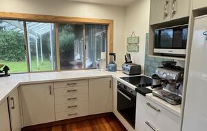 Charming Coastal Retreat in the Bay of Plenty - Bowentown, New Zealand