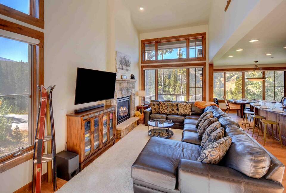 Luxury Villa with Hot Tub & Mountain Views near Winter Park Resort - Winter Park, Colorado