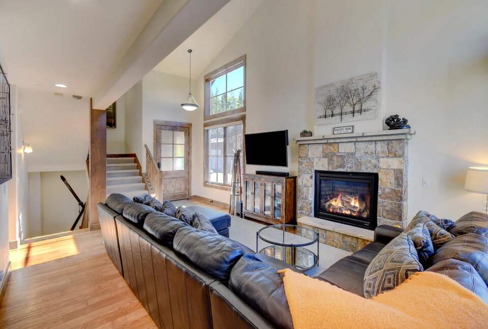 Luxury Villa with Hot Tub & Mountain Views near Winter Park Resort - Winter Park, Colorado
