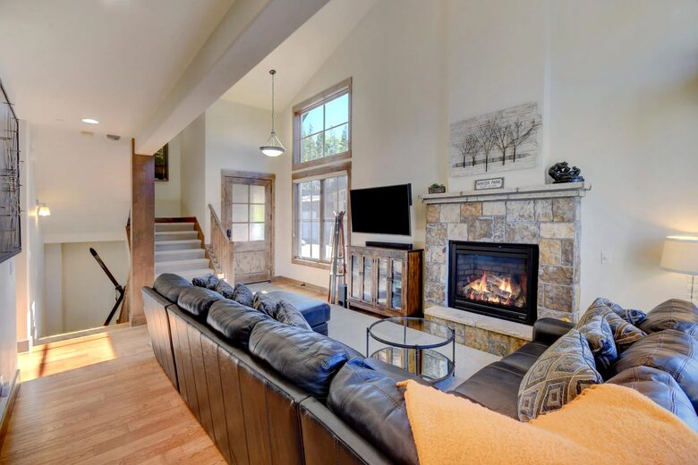 Luxury Villa with Hot Tub & Mountain Views near Winter Park Resort - Winter Park, Colorado