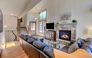 Luxury Villa with Hot Tub & Mountain Views near Winter Park Resort - Winter Park, Colorado
