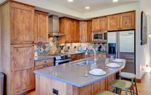 Luxury Villa with Hot Tub & Mountain Views near Winter Park Resort - Winter Park, Colorado