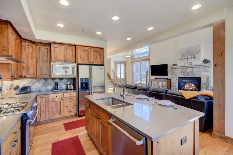 Luxury Villa with Hot Tub & Mountain Views near Winter Park Resort - Winter Park, Colorado