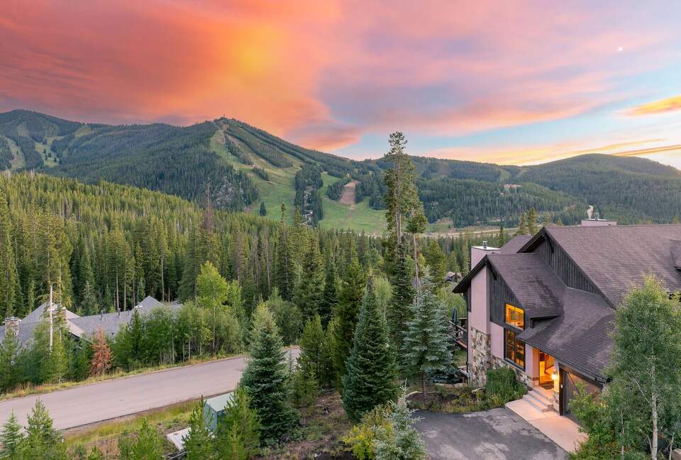 Luxury Villa with Hot Tub & Mountain Views near Winter Park Resort - Winter Park, Colorado