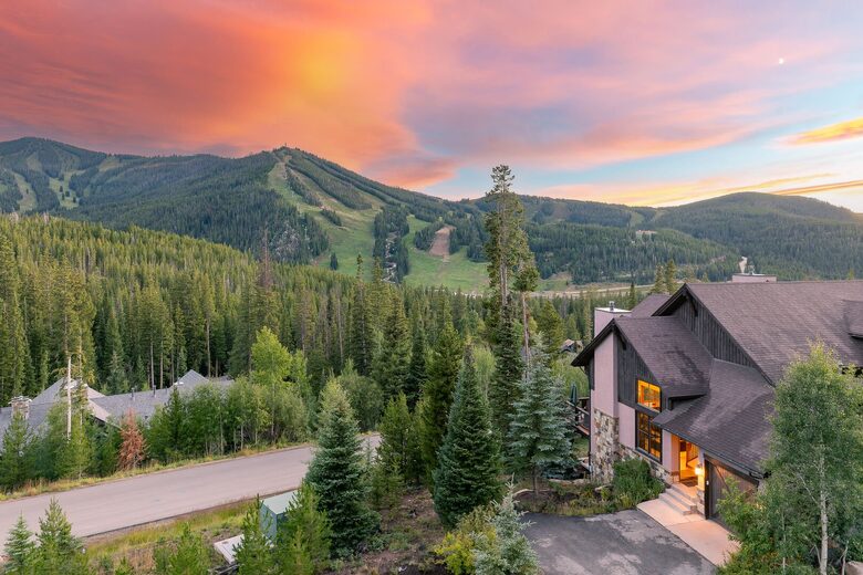 Luxury Villa with Hot Tub & Mountain Views near Winter Park Resort - Winter Park, Colorado