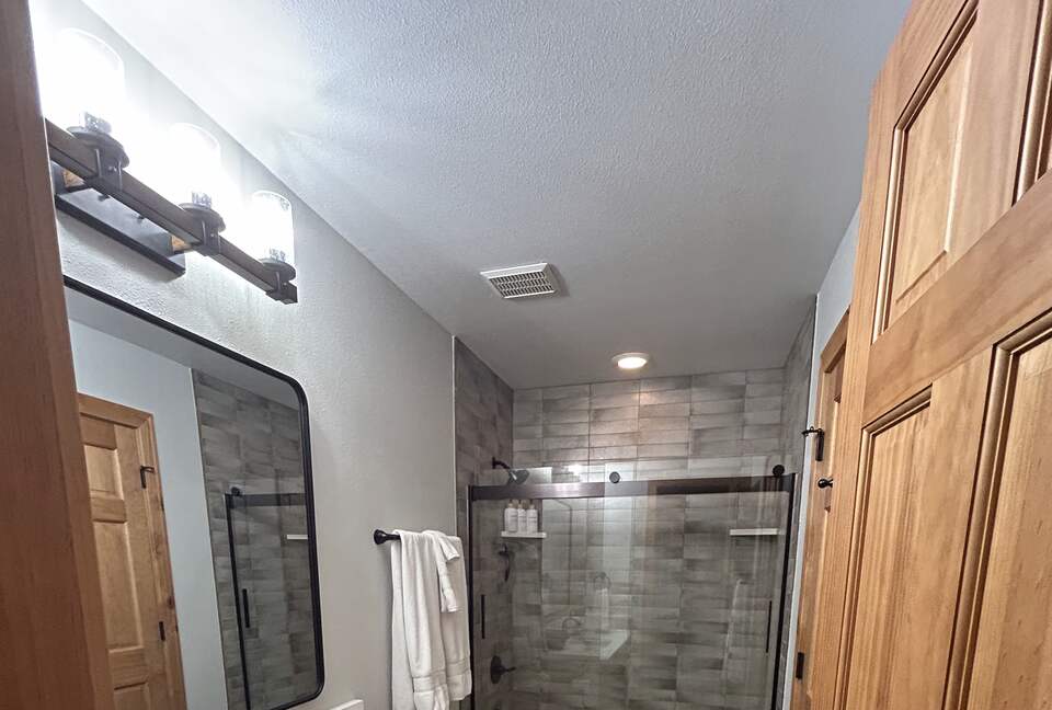 Updated guest bathroom with 2 door entry