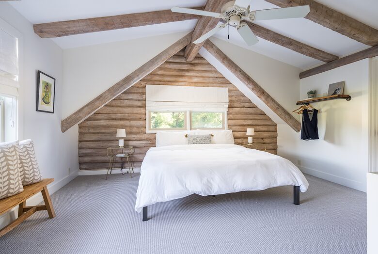 Upstairs King bedroom with en-suite bathroom