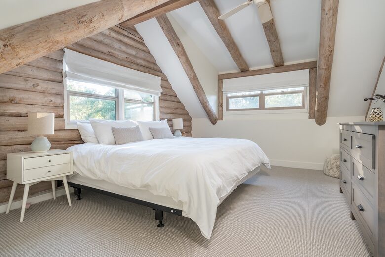 Upstairs king bedroom can be king or two twins with en-suite bathroom