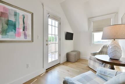 Cliffside Luxury with Pool & Hot Tub - Nantucket, Massachusetts