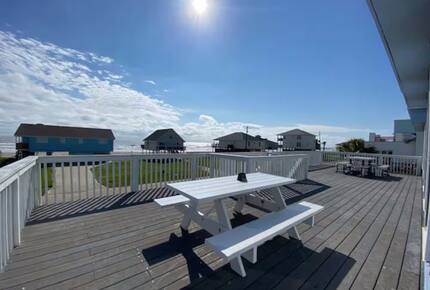 Spacious Galveston Beach House with Ocean Views - Galveston, Texas