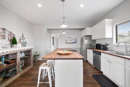 Spacious Galveston Beach House with Ocean Views - Galveston, Texas