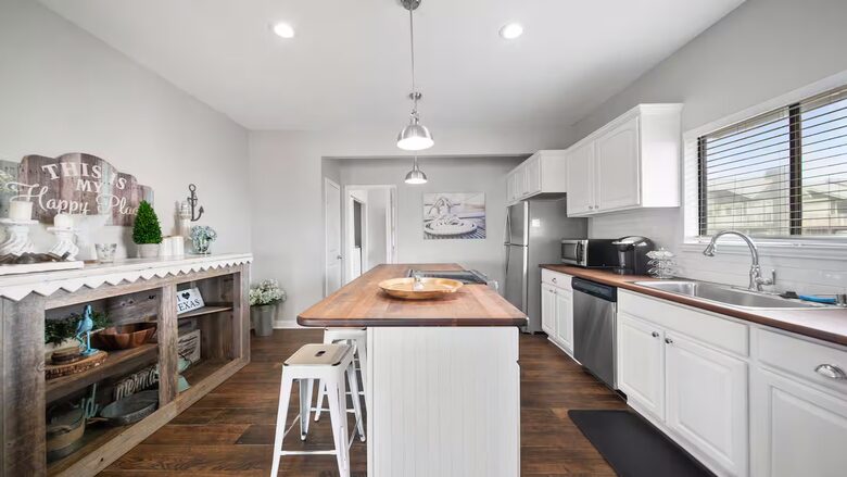 Spacious Galveston Beach House with Ocean Views - Galveston, Texas