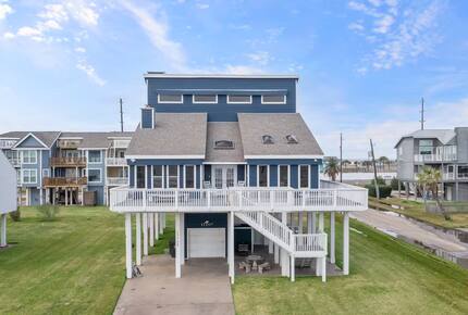 Spacious Galveston Beach House with Ocean Views - Galveston, Texas