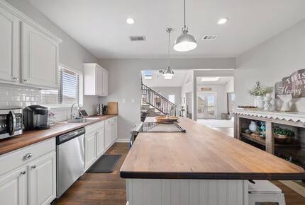 Spacious Galveston Beach House with Ocean Views - Galveston, Texas