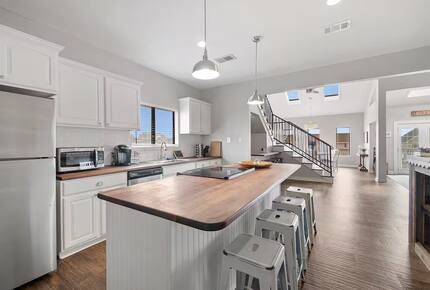 Spacious Galveston Beach House with Ocean Views - Galveston, Texas