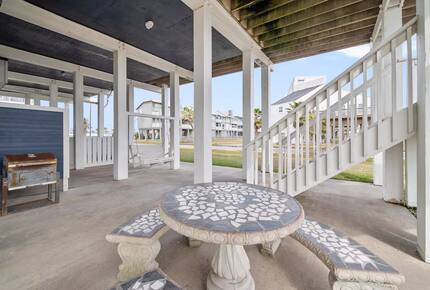 Spacious Galveston Beach House with Ocean Views - Galveston, Texas