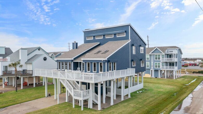 Spacious Galveston Beach House with Ocean Views - Galveston, Texas