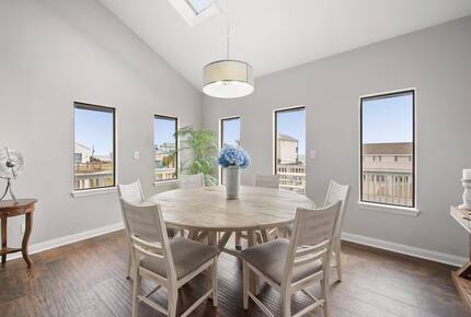 Spacious Galveston Beach House with Ocean Views - Galveston, Texas