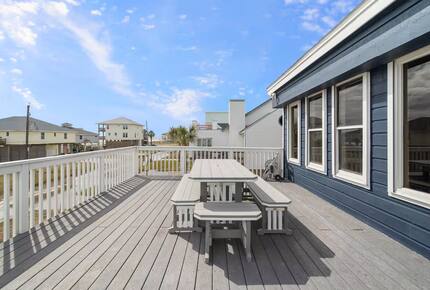 Spacious Galveston Beach House with Ocean Views - Galveston, Texas