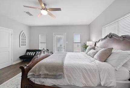 Spacious Galveston Beach House with Ocean Views - Galveston, Texas