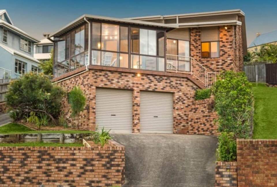 Inviting Beachside Escape with Valley Views - Gerringong, Australia