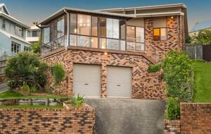 Inviting Beachside Escape with Valley Views - Gerringong, Australia