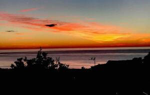 Inviting Beachside Escape with Valley Views - Gerringong, Australia