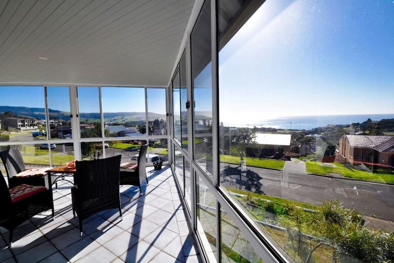 Inviting Beachside Escape with Valley Views - Gerringong, Australia