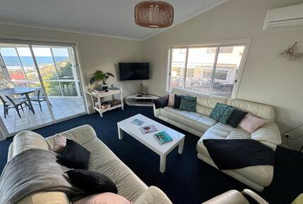 Inviting Beachside Escape with Valley Views - Gerringong, Australia