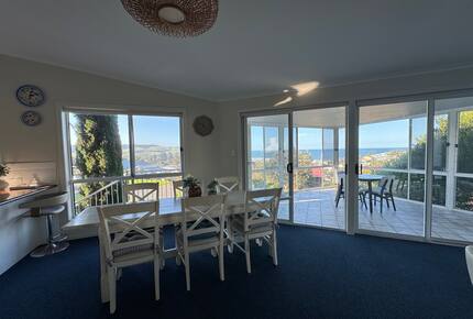 Inviting Beachside Escape with Valley Views - Gerringong, Australia