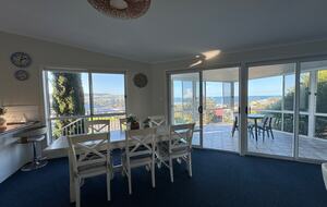 Inviting Beachside Escape with Valley Views - Gerringong, Australia