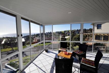 Inviting Beachside Escape with Valley Views - Gerringong, Australia