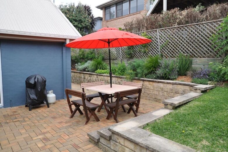 Inviting Beachside Escape with Valley Views - Gerringong, Australia