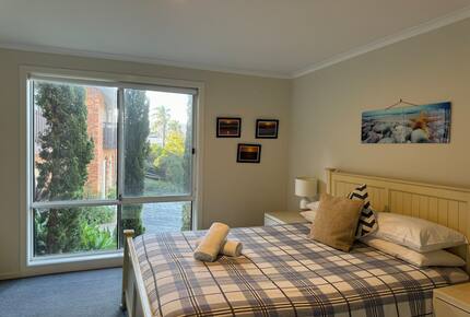 Inviting Beachside Escape with Valley Views - Gerringong, Australia