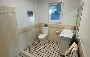 Inviting Beachside Escape with Valley Views - Gerringong, Australia