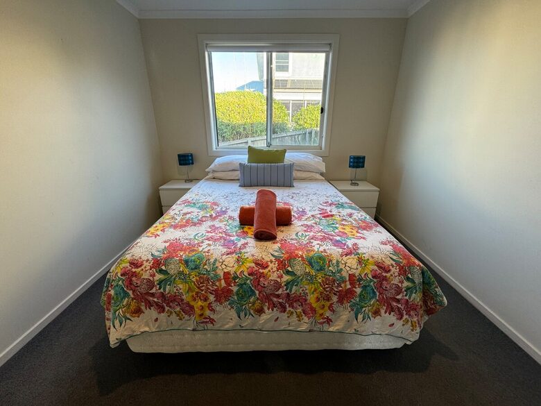 Inviting Beachside Escape with Valley Views - Gerringong, Australia