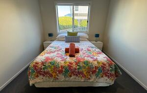 Inviting Beachside Escape with Valley Views - Gerringong, Australia