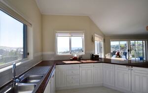 Inviting Beachside Escape with Valley Views - Gerringong, Australia