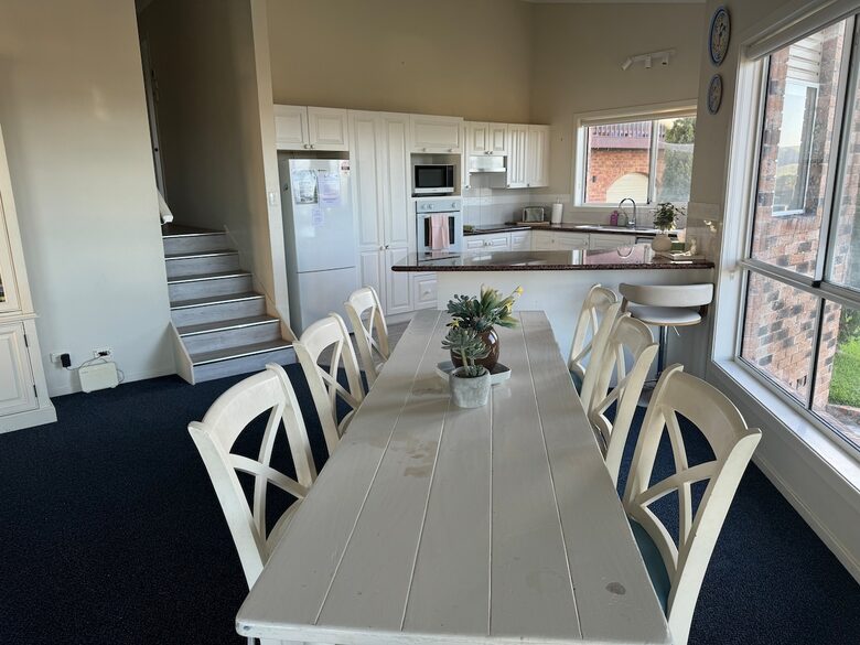 Inviting Beachside Escape with Valley Views - Gerringong, Australia