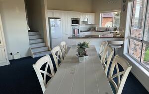 Inviting Beachside Escape with Valley Views - Gerringong, Australia