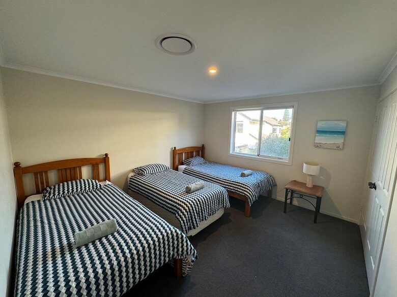 Inviting Beachside Escape with Valley Views - Gerringong, Australia