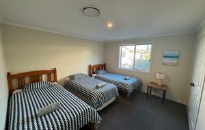 Inviting Beachside Escape with Valley Views - Gerringong, Australia