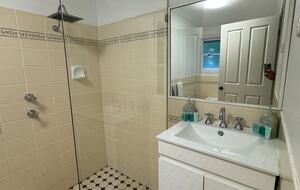 Inviting Beachside Escape with Valley Views - Gerringong, Australia