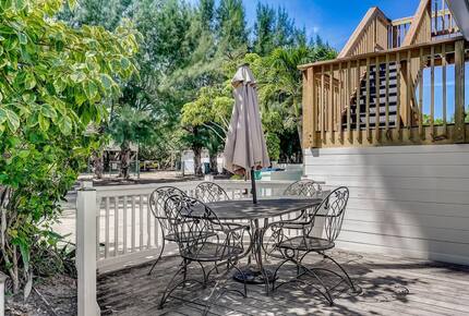 Steps from the Sand | Relaxed Island Escape - Holmes Beach, Florida